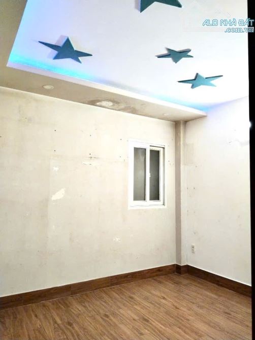 CÁCH 10M RA MẶT TIỀN LÊ THỊ BẠCH CÁT, Q11- 40M2 - 4 LẦU BTCT - 5,75 TỎI - 4
