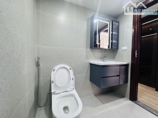 Bán Nhà Gốc Đề, 7 Tầng Thang Máy, Tặng Full nội Thất (M126) - 4