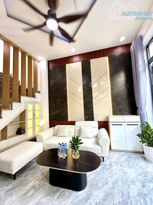 Nhà 2 mặt kiệt oto Tôn Đản , kiệt bên hông đậu 3 chiếc oto vô tư - Chỉ 3 Tỷ x - 4
