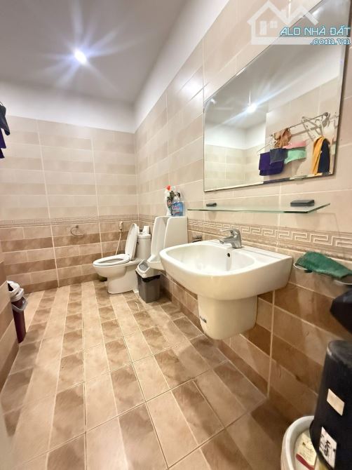 Bán toà nhà văn phòng 9 tầng thang máy KĐTM Trung Yên 6, 99m2, mặt tiền 7.4m, 54.5 tỷ - 4