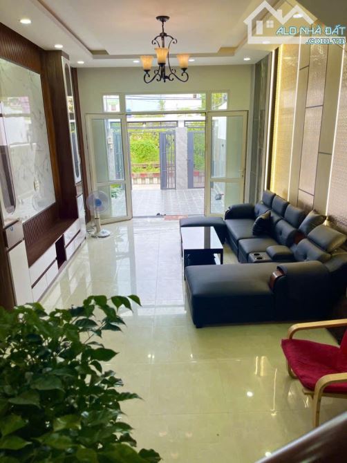Nhà bán -Thạnh Xuân 24 - 115m2 - 3 Tầng - HXH - TK đep - Giá 7.9 Tỷ Tl - 4