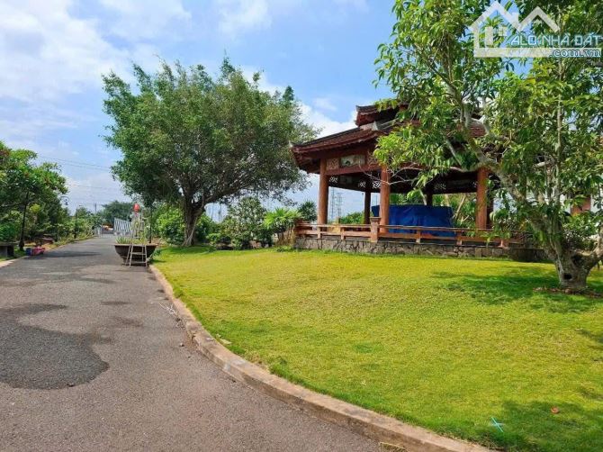 Cần bán mặt tiền QL1A, DT: 80,2x190m, CN: ~15.200m2 (1.52ha), giá: 180 tỷ TL - 11tr/m2 MT - 3