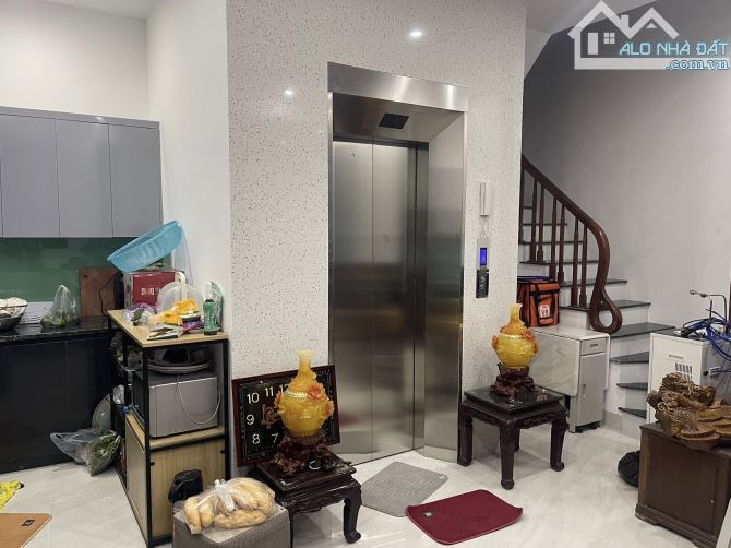 Bán nhà siêu hiếm mặt tiền 6m thang máy mới koong, gần trường gần chợ, đông vui tấp lập - 4