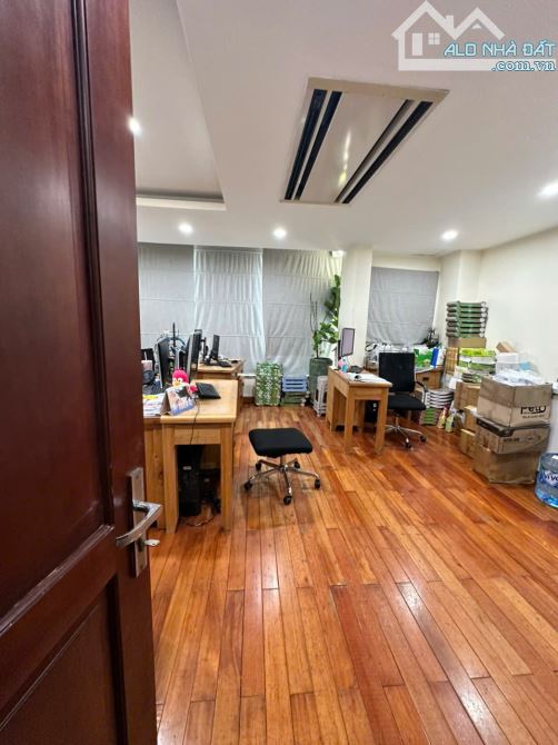 Nhà mặt tiền đường Khánh Hội, Phường Vĩnh Hội, Quận 4. HĐT 110tr/th. DT: 6*15M - 4