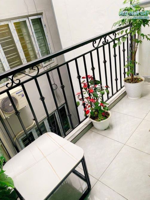 Nguyễn Phúc Lai hồ Hoàng Cầu - Ô tô đỗ cửa - giá đẹp như nhà - 4