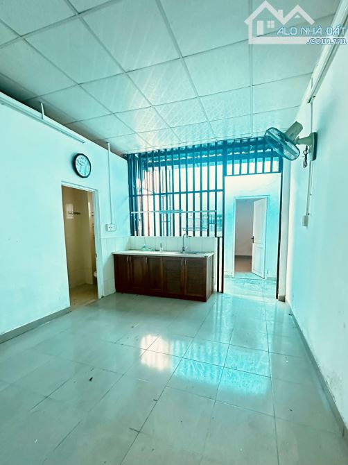HIẾM!!! Ngay TRUNG TÂM quận 7 - DT: 90m2 - Giá chỉ 13 tỷ - MẶT TIỀN ĐƯỜNG NHỰA 8M - 4
