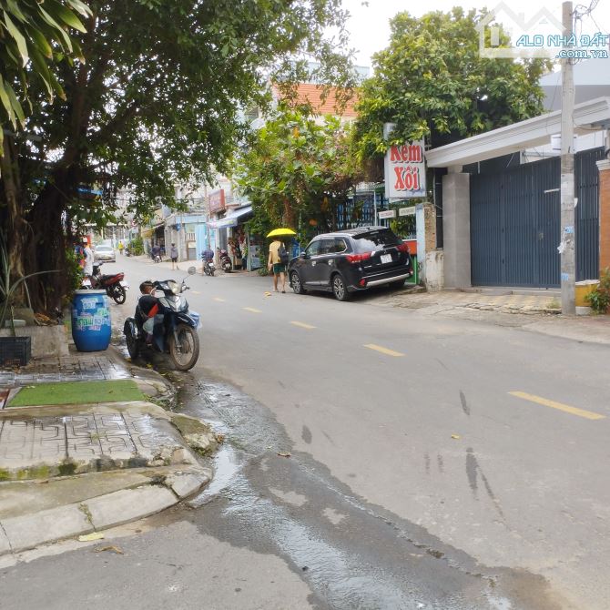 Bán căn nhà KDC Kiến Á, mặt tiền kinh doanh D3, dt 135m2, giá 19.5 tỷ thương lượng th8 - 4