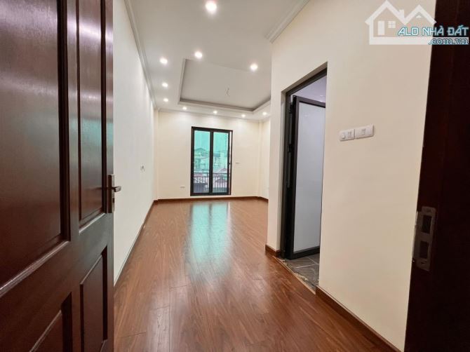 Gấp! Cực Hiếm Phố Văn Cao.Liễu Giai.Ba Đình.DT 35M x 5T Thang Máy.Ô Tô 30m.giá 9,5 tỷ - 4