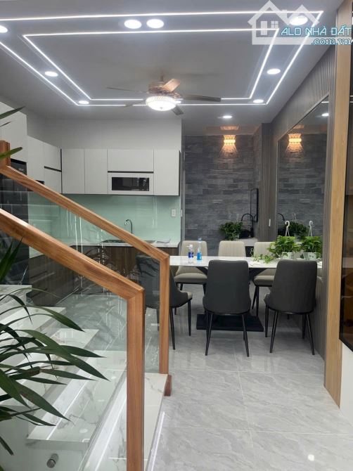 BÁN NHÀ 5 TẦNG - ĐỐI DIỆN CHUNG CƯ ĐÔNG HẢI - TÔ KÝ - Q12 - OTO VÀO TẬN NHÀ - 4