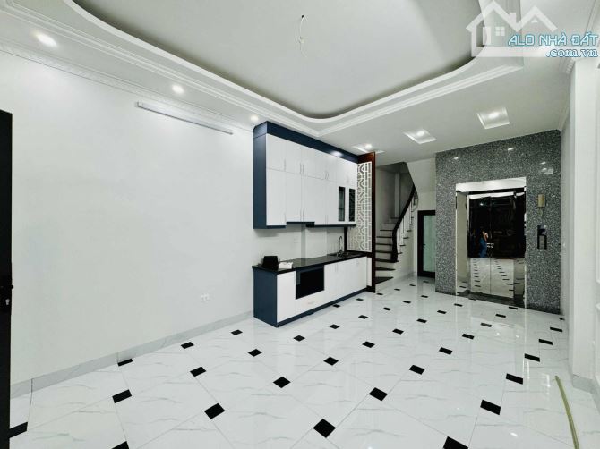 Bán nhà xây mới Đại La - 5 tầng thang máy - 2 thoáng - gần phố, ngõ 3m - ở cực đỉnh - 4