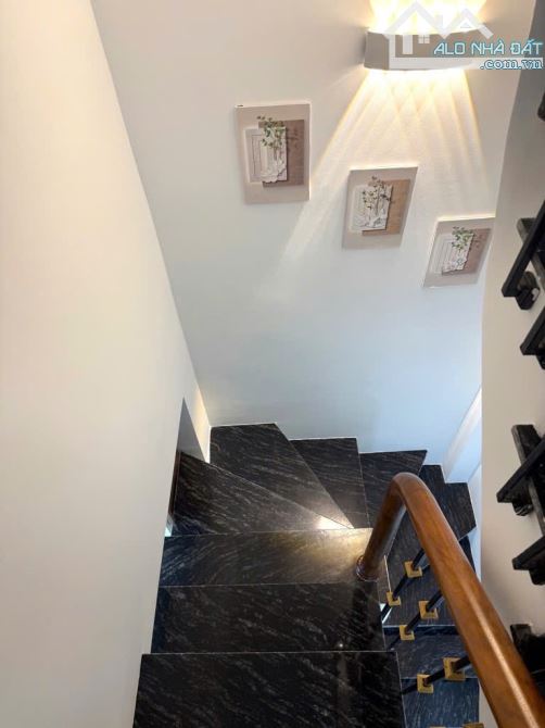 NHÀ RIÊNG 15M2 SỔ ĐỎ CHÍNH CHỦ - TRÊN 3 TỶ - SÁT HAI BÀ TRƯNG - NGÕ NÔNG GẦN PHỐ-3 THOÁNG - 4