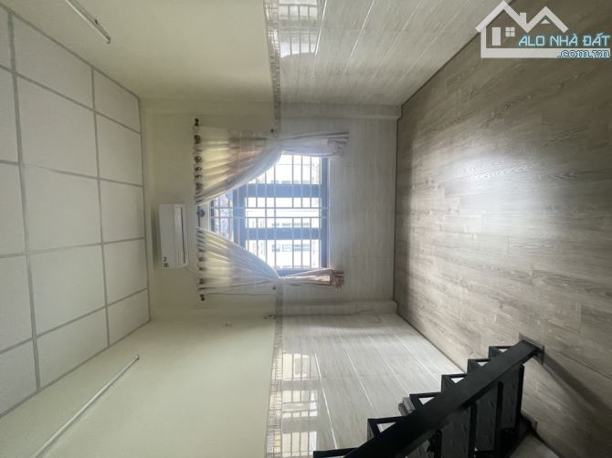 CÁCH QUẬN 1 CHỈ 150m - CÁCH MẶT 💵 ĐƯỜNG 50m - NHÀ 3 TẦNG BTCT - KHU DC HIỆN HỮU KHÔNG QH - 4