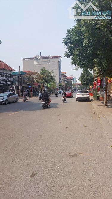 Thành Trung - Trâu Quỳ _71m MT 4,2m - PHÂN LÔ VỈA HÈ Ô TÔ ĐỖ - 4