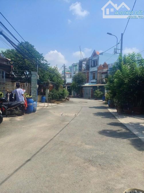 BÁN NHÀ MỚI TÔ KÝ HÓC MÔN - 2 TẦNG ĐÚC 80M2 ( 4M X 20M) - ĐƯỜNG NHỰA 7M - 5.47 TỶ. - 4