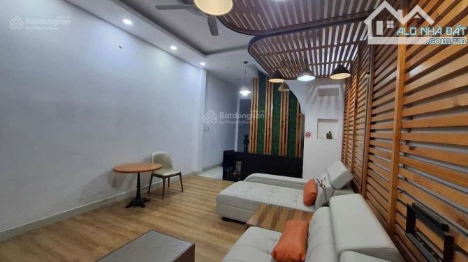 BÁN NHÀ 5 TẦNG -2 XE HƠI THÔNG XÔ VIẾT NGHỆ TĨNH ngay công viên Tầm Vu - 4.1x18m - giá ok - 4
