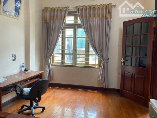 Cho thuê nhà nguyên căn ngõ 18 Ngô Quyền, Quang Trung,Hà Đông. DT 40m 3 tầng, giá 12tr - 4