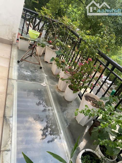 Bán nhà đường số 43 Khu Tân Quy Đông ,Quận 7, dt 4x18m,3 lầu.h.Tây - 6