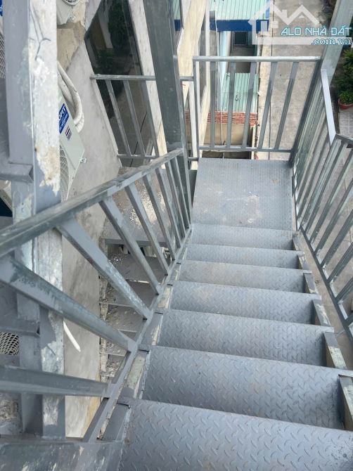 CHDV Đông Hòa - TP.Dĩ An- 258m2- 4 Tầng - 19.5 Tỷ - Hẻm Ôtô- Sổ hồng riêng - 5
