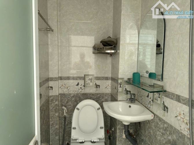 Nhà Cho Thuê Nguyên Căn Hẻm Xe Hơi Quận 3 - 5