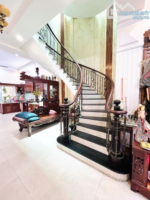 Bán nhà Tân Bình - hẻm nhựa 6m ô tô - nở hậu - 80m2 - 3 tầng - 5