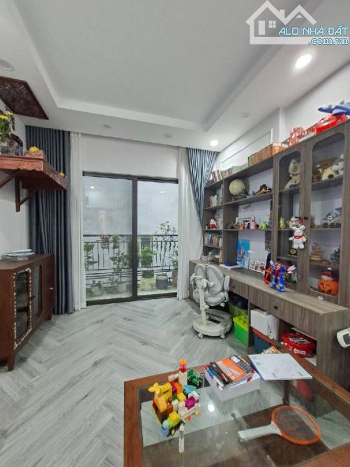 NHÀ ĐẸP NGÕ THÔNG - NỘI THẤT CAO CẤP - NỞ HẬU - HAI THOÁNG - GẦN PHỐ - NGÕ XE BA GÁC PHI - 5