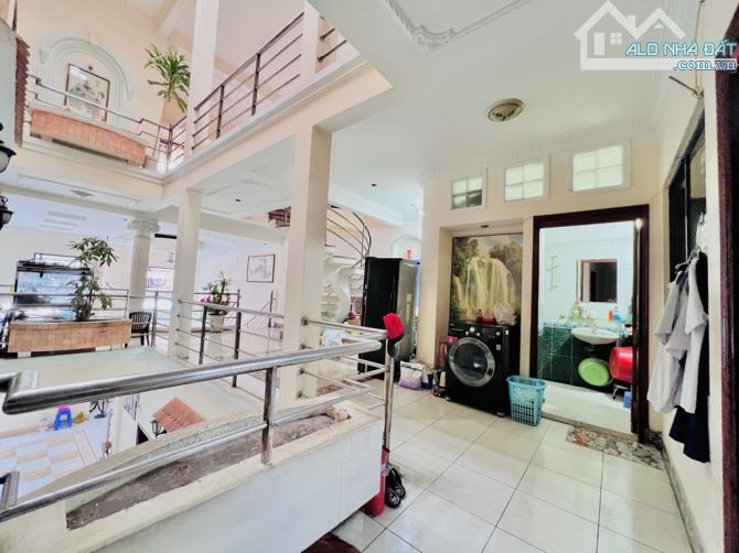 BÁN NHÀ BIỆT THỰ QUẬN PHÚ NHUẬN, TRUNG TÂM TPHCM. 12x20 260m2 3 TẦNG 8PN, GIÁ 37.X TỶ - 5