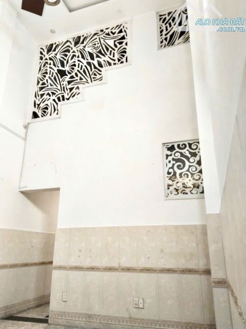 CÁCH 10M RA MẶT TIỀN LÊ THỊ BẠCH CÁT, Q11- 40M2 - 4 LẦU BTCT - 5,75 TỎI - 5