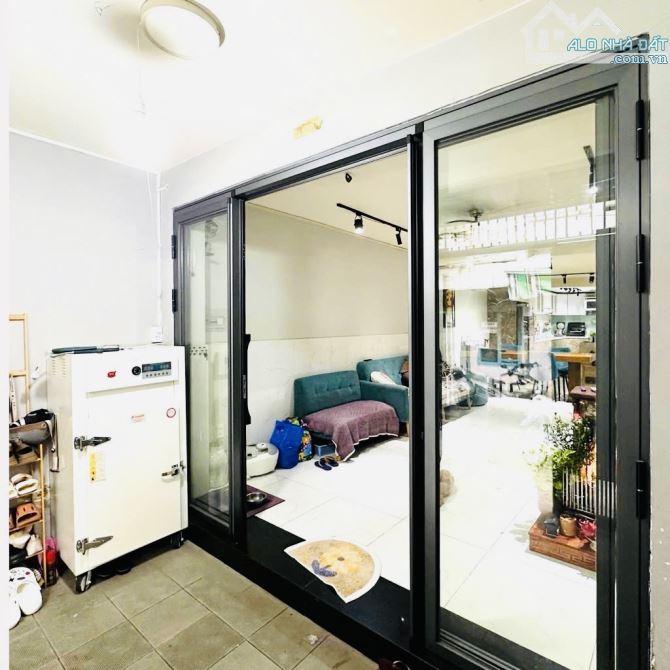 BIỆT THỰ PHỐ VÂN ĐỒN HẼM TO 4-5 MÉT  NGANG ĐẸP BỀ THẾ GẦN 5 MÉT GẦN SÁT MT VUÔNG VỨC NHÀ - 5