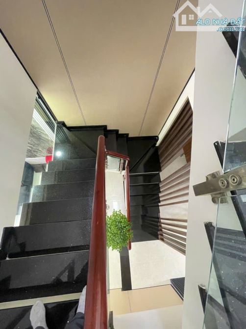 Nhà bán -Thạnh Xuân 24 - 115m2 - 3 Tầng - HXH - TK đep - Giá 7.9 Tỷ Tl - 5