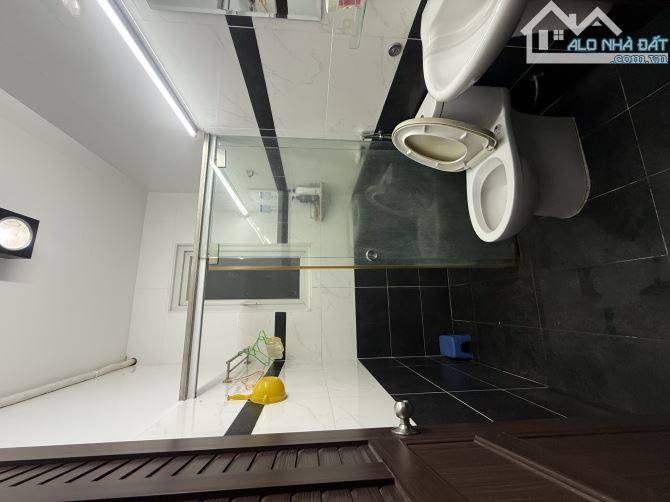 NHỈNH 5 TỶ GẦN LÊ ĐẠI HÀNH QUẬN 11 45M2 4 TẦNG MỚI ĐẸP, CÁCH HXH 30M. - 5