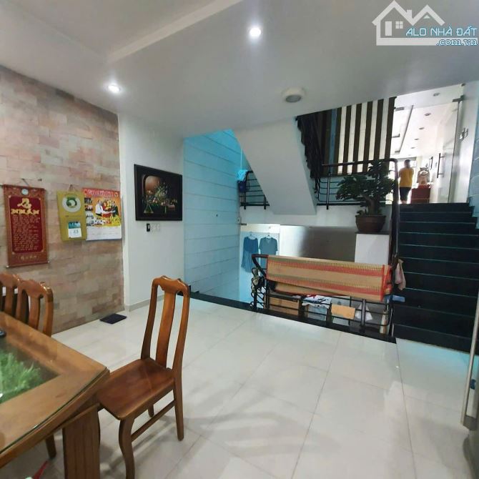 Bán căn nhà KDC Kiến Á, mặt tiền kinh doanh D3, dt 135m2, giá 19.5 tỷ thương lượng th8 - 5