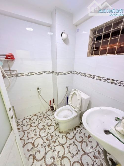 PHÚ NHUẬN - HẺM XH THÔNG - 5 TẦNG - 76M2 - NGANG BỀ THẾ 7M - CHỈ 11TỶ - THƯƠNG LƯỢNG SÂU - 5