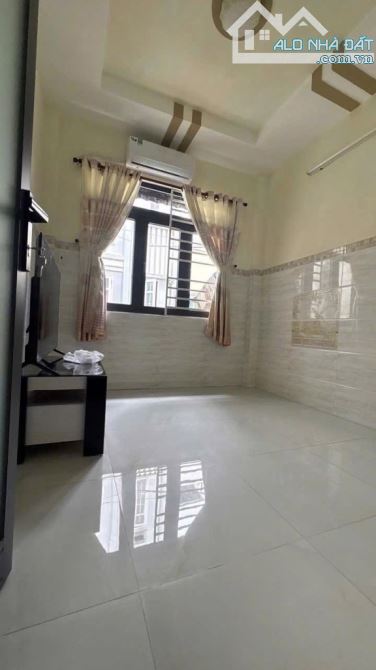 CÁCH QUẬN 1 CHỈ 150m - CÁCH MẶT 💵 ĐƯỜNG 50m - NHÀ 3 TẦNG BTCT - KHU DC HIỆN HỮU KHÔNG QH - 5