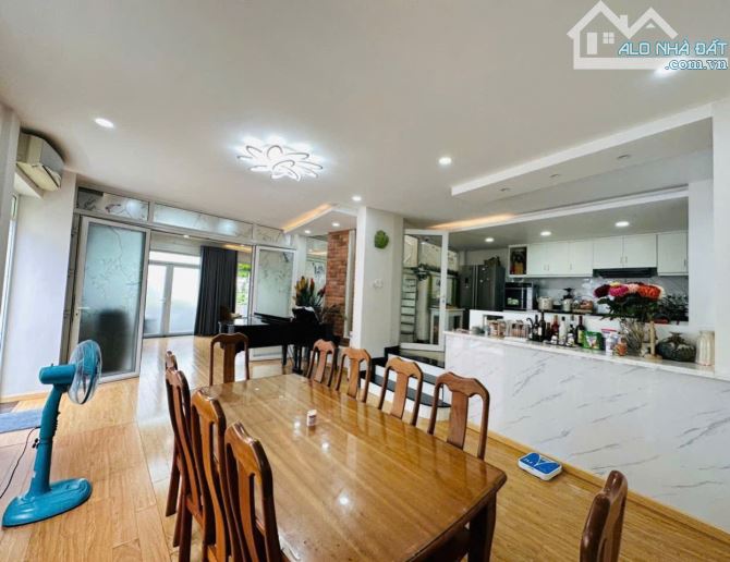 Bán Biệt Thự HXH Hoàng Hoa Thám  – Bình Thạnh – 158m² - giá chỉ 23 tỷ.– 3 Tầng - 6