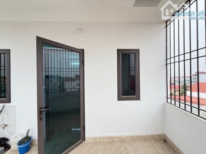 BÁN NHÀ KIM CHUNG - LÔ GÓC 5 TẦNG - MẶT TIỀN BỀ THẾ - Ô TÔ ĐỖ CỬA - CHỈ HƠN 4 TỶ - 6