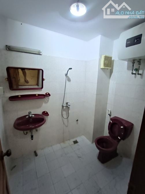 Cho thuê căn nhà ngõ 31 phố Trần Quốc Hoàn. Dt 40m2 x 4 tầng có nội thất, ô tô đậu cửa - 6