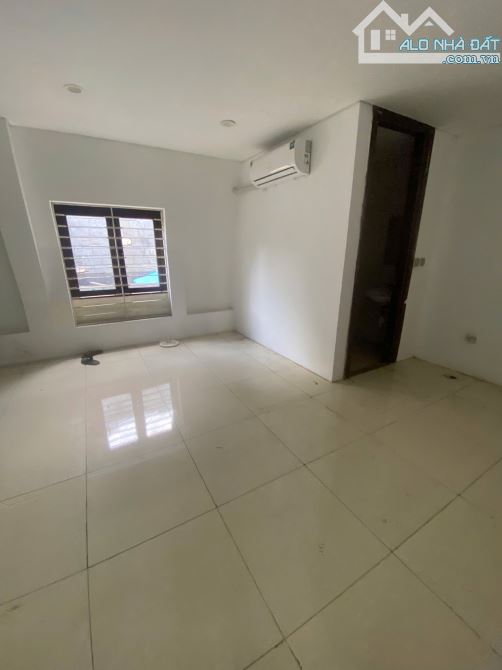 Cho thuê BT đường Hoàng Quốc Việt, Bắc Từ Liêm. DT 200m, 4 tầng 1 hầm, có thang máy. Giá 6 - 6