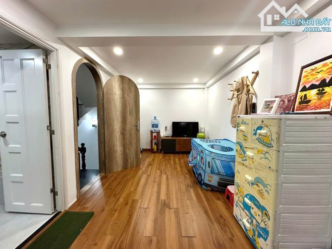 Cách 1 căn đến mặt tiền! Hẻm xe hơi đường Tăng Bạt Hổ (4,87x11m) + trệt 2 lầu giá 9.9 Tỷ - 6