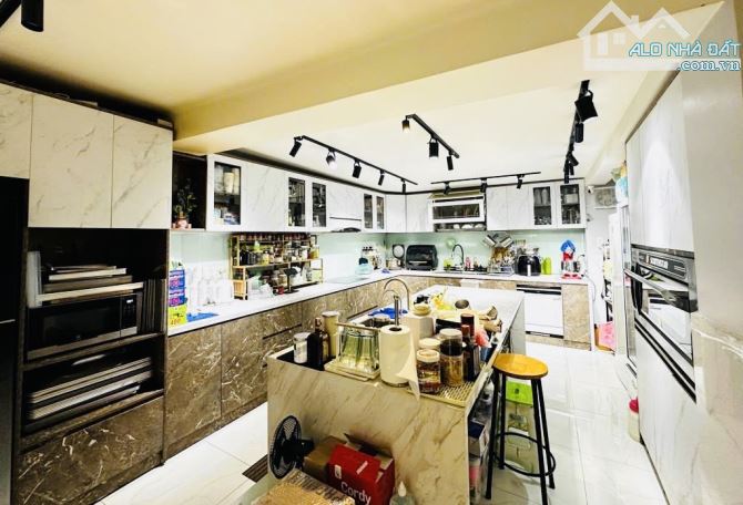 BIỆT THỰ PHỐ VÂN ĐỒN HẼM TO 4-5 MÉT  NGANG ĐẸP BỀ THẾ GẦN 5 MÉT GẦN SÁT MT VUÔNG VỨC NHÀ - 6