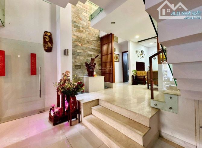 HXH 7m huỳnh Văn Bánh. Phú Nhuận. 5x15m nở hậu 6m nhà 5 tầng, tặng hết nội thất.  17.5 tỷ - 6