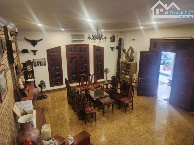 BÁN BIỆT THỰ SIÊU SANG DỊCH VỌNG CẦU GIẤY 270m 75 TỶ 4 TẦNG MT20m VỈA HÈ Ô TÔ TRÁNH - 6