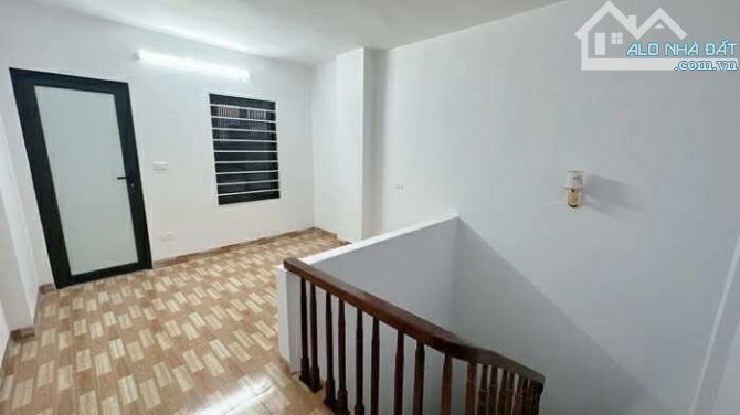 Bán nhà Bát Khối LB 33m2 5 tầng mt 3,5m gần ô tô nhỉnh 5 tỷ - 6