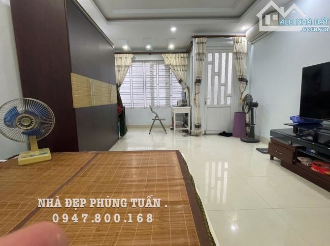 P Tuấn... Bán nhà Phố  Hồ Sen – Ô Tô Đỗ Cửa • DIỆN TÍCH~70m² (ngang 4m)• 4 Tầng  xây chắn - 6