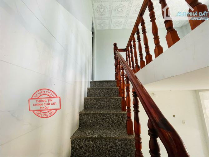Cần bán gấp nhà 1 trệt 1 lầu, sổ hồng riêng ngay trung tâm Đức Hòa, 165m2 4 phòng ngủ - 6