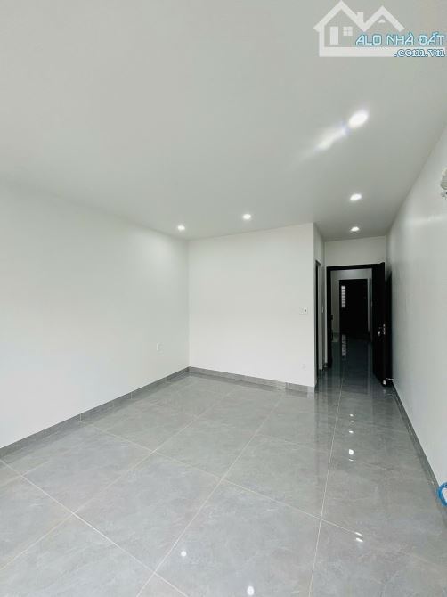 Bán nhà mặt đường khu phân lô Đằng Lâm, có thang máy, 78m2 4 tầng, ô tô đỗ thoải mái, giá - 6