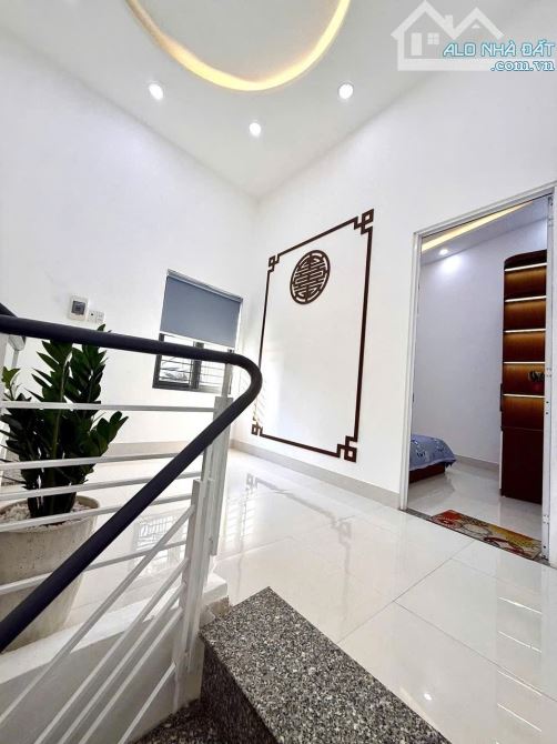 Nhà 2 mặt kiệt oto Tôn Đản , kiệt bên hông đậu 3 chiếc oto vô tư - Chỉ 3 Tỷ x - 7