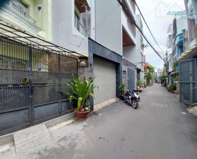 Nhà Gò Vấp hẻm xe hơi thông 2 tầng 90m2 sử dụng đường số 51 phường 14 gần bờ kênh - 7