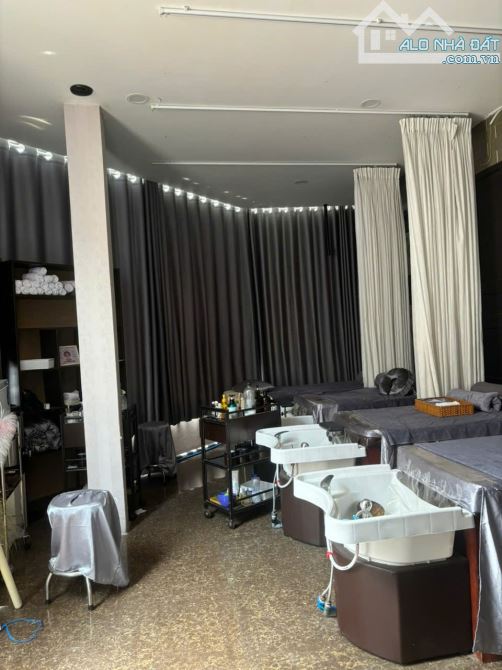 Bán nhà 5 tầng có thang máy góc 2 mặt HXH Trần Hưng Đạo Quận 1 chỉ nhỉnh 12 tỷ - 8