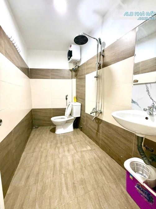 Nhà 2 mặt kiệt oto Tôn Đản , kiệt bên hông đậu 3 chiếc oto vô tư - Chỉ 3 Tỷ x - 8