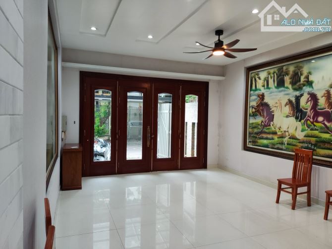 Cho thuê biệt thự 5 tầng Khu phân lô số 1 Nguyễn Hoàng Tôn Cách hồ Tây chỉ 100m - 8